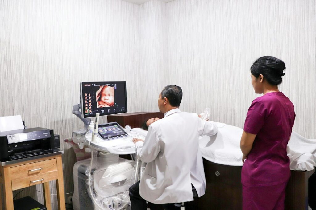 Safra kesesi polipi değerlendirmesini temsil eden abdominal ultrasonografi muayenesi; EPC Hastanesi