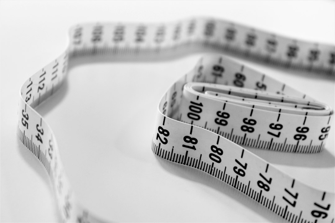 Vücut kitle indeksi BMI ve VKİ hesaplama konusunu temsil eden mezura görseli; EPC Hastanesi